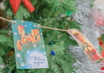 12 новогодних фильмов, которых хватит на все праздники
Классику вроде «Иронии судьбы» или «Приключений Шурика» помнят все