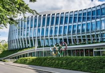 На 14-м Олимпийском саммите в Лозанне под председательством президента МОК Кирсти Ковентри были проведены консультации по теме «Готовность к будущему», которая была задана Ковентри после ее вступления в должность президента МОК 24 июня 2025 года. Главнейшем вопросом стало возвращение российских и белорусских молодых спортсменов во все международные турниры вместе с флагами и гимнами. Но в этом решении, как всегда, есть несколько хитрых уловок, способных свести на нет это знаменательное решение.