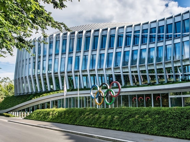 На 14-м Олимпийском саммите в Лозанне под председательством президента МОК Кирсти Ковентри были проведены консультации по теме «Готовность к будущему», которая была задана Ковентри после ее вступления в должность президента МОК 24 июня 2025 года. Главнейшем вопросом стало возвращение российских и белорусских молодых спортсменов во все международные турниры вместе с флагами и гимнами. Но в этом решении, как всегда, есть несколько хитрых уловок, способных свести на нет это знаменательное решение.