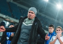 Андрей Талалаев остаётся главным тренером «Балтики» как минимум до конца сезона-2025/2026. Специалист отметил давление на команду из-за интереса к игрокам со стороны других клубов. В матче с «Спартаком» (1:0) он был удалён на 33-й минуте; позже получил трёхматчевую дисквалификацию. После 18 туров «Балтика» — пятая с 35 очками; следующий матч — 27 февраля 2026 года против «Зенита» («Балтийское дерби»).