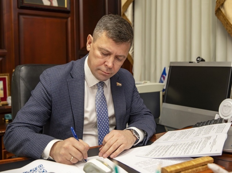 В Салехарде на площадке Законодательного Собрания Ямало-Ненецкого автономного округа состоялся правовой брифинг «Кадры для Арктики: текущая ситуация, актуальные вопросы и пути их решения»