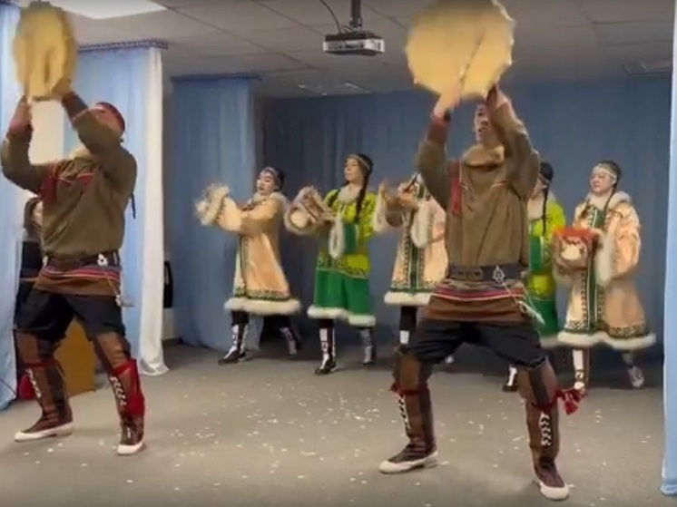 Школу-интернат в НАО посетил ансамбль «Маймбава»