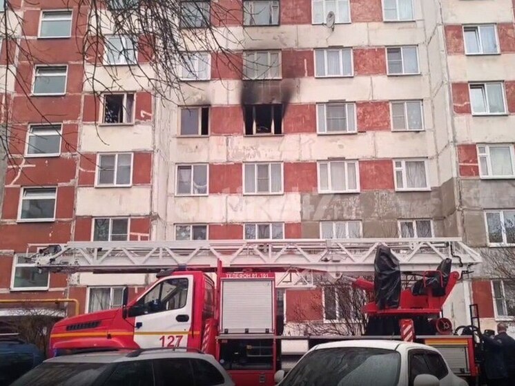В Кировске тушили пожар в квартире многоэтажки