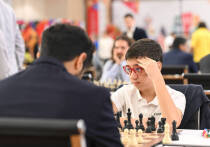 На генассамблее FIDE 14 декабря 2025 года будет рассмотрено два предложения: рекомендация Совета FIDE — допустить взрослые сборные России к соревнованиям в нейтральном статусе, а юниоров и паралимпийцев — с национальными символами; и позиция ФШР — полностью снять все ограничения и разрешить выступление всех категорий спортсменов под флагом, гимном и гербом, а также проводить турниры в России.