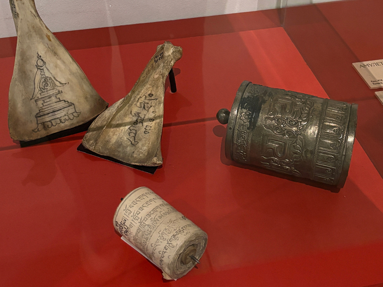 В Еврейском музее проходит выставка «Говорящие предметы: тайны этнических надписей»