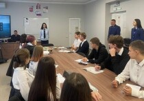 Сотрудники транспортной полиции и Крымской транспортной прокуратуры организовали профилактическое занятие для учащихся Симферопольского техникума железнодорожного транспорта