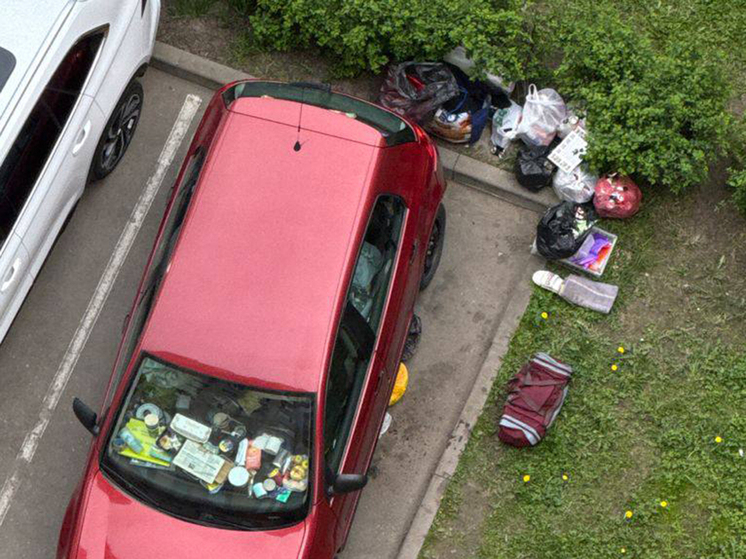 Новый скандал разразился в ЖК «Оранж-Парк» в подмосковных Котельниках, где совсем недавно произошла ужасная трагедия — сосед убил молодую женщину и ее 6-летнего сына