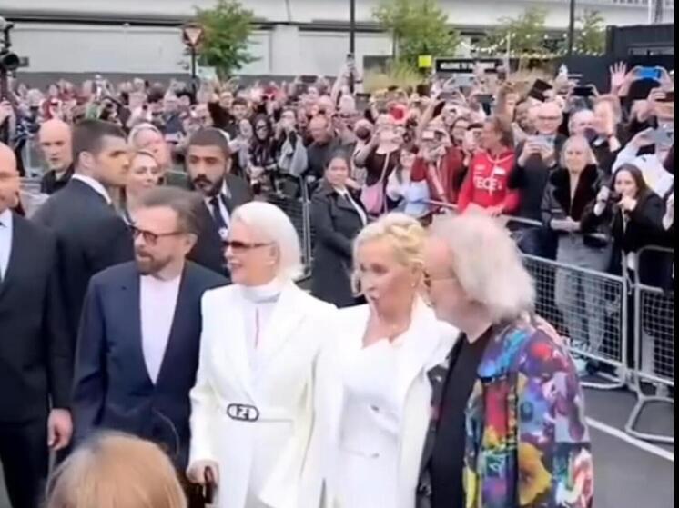 Поп-звезды, помимо творческих «инфлюенций», трендов и собственного благополучия, все чаще становятся и факторами глобального экономического влияния