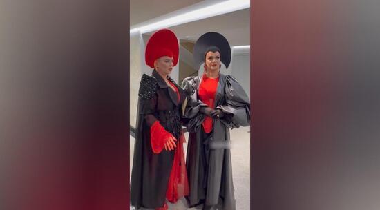 Слава в кокошнике поразила в Кремле поразила необычным нарядом