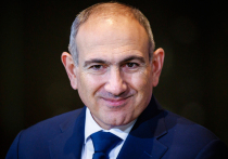 Премьер-министр Армении Никол Пашинян в пятницу, 12 декабря, опубликовал в своем Telegram-канале видео из центра Москвы, на котором он в шлеме и защитных очках ранним утром едет на велосипеде по безлюдной Моховой улице