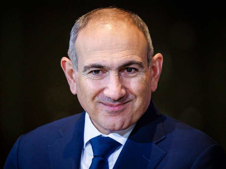 Премьер-министр Армении Никол Пашинян в пятницу, 12 декабря, опубликовал в своем Telegram-канале видео из центра Москвы, на котором он в шлеме и защитных очках ранним утром едет на велосипеде по безлюдной Моховой улице