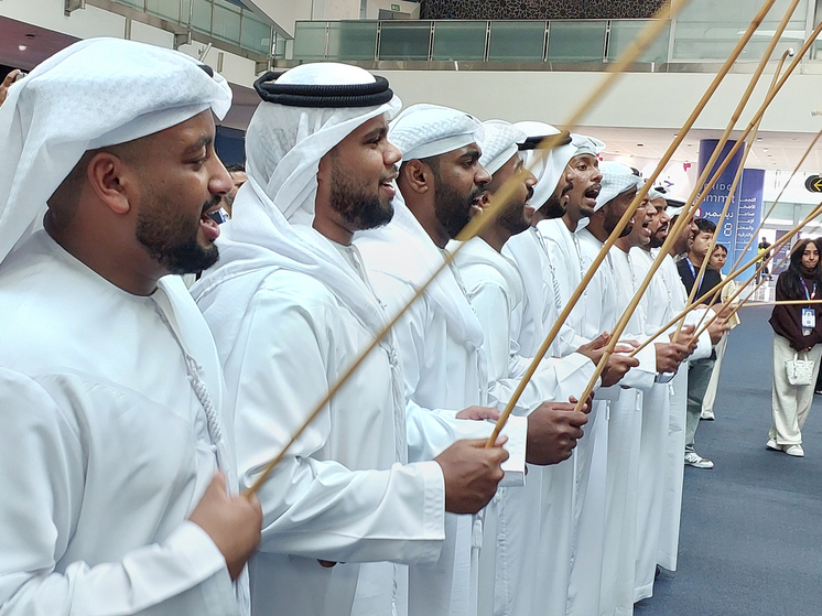 Международный саммит обернулся селфи с Бэтменом, визитом в японскую гостиную, китайским полетом в космос