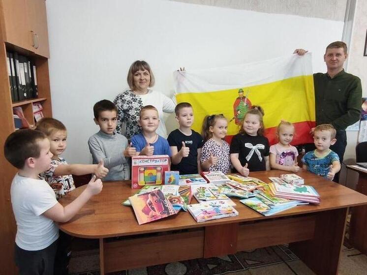 Рязанские шефы подарили детям из Чаплинска «Ручеёк» развивающих игр и книг