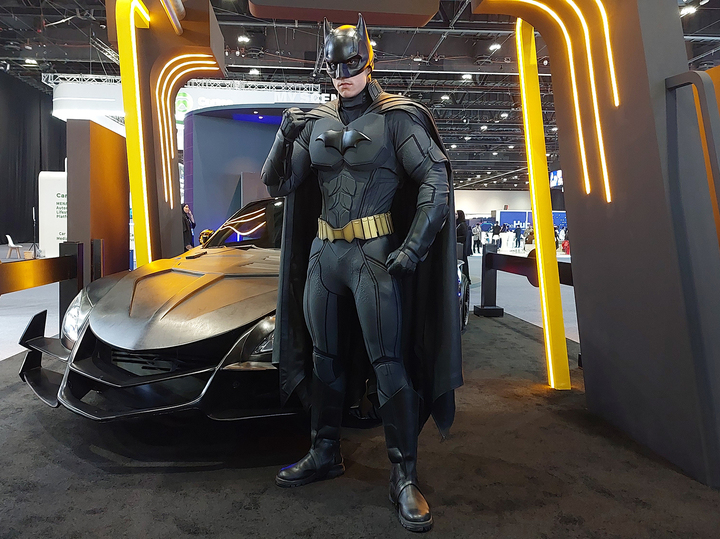 Международный саммит обернулся селфи с Бэтменом, визитом в японскую гостиную, китайским полетом в космос