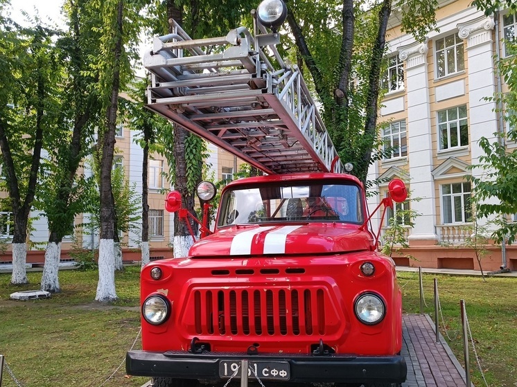 В свердловском селе Быньги сгорели дом и трактор