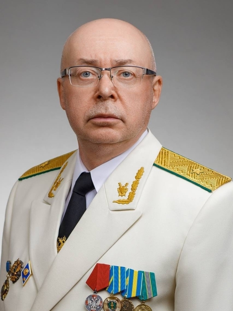 Прокурор Тувы Евгений Ботвинкин поздравил с Днем Конституции России