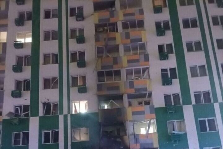 В Твери введен режим ЧС в зоне повреждений после падения БПЛА