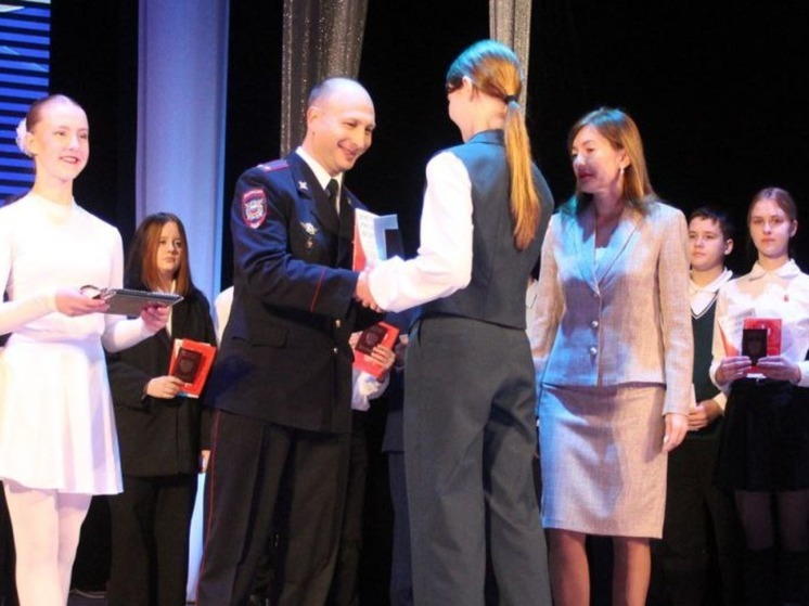 Школьники Биробиджана стали обладателями первых паспортов