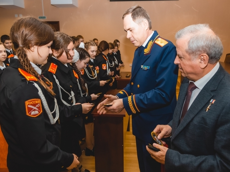 В Липецкой области кадеты и юнармейцы приняли клятву в День Конституции