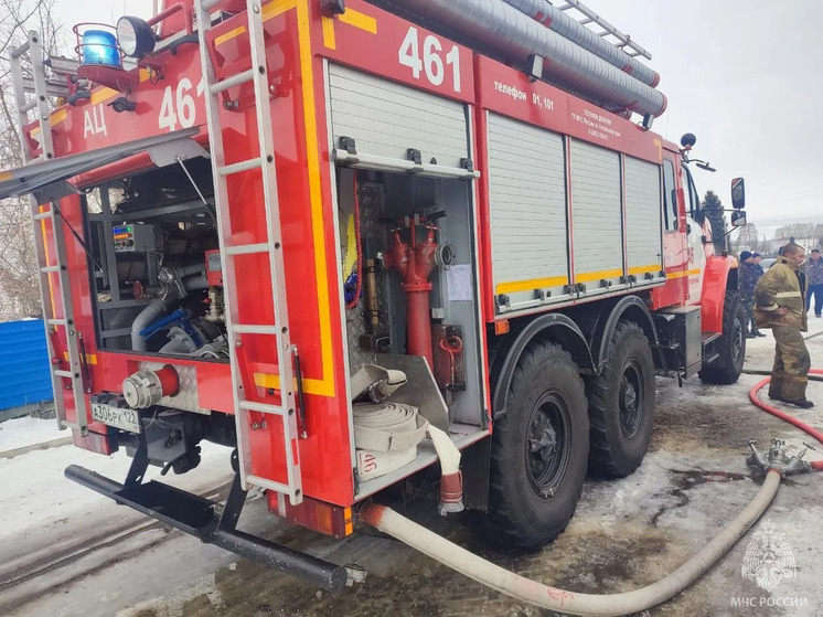 Огонь охватил жилой дом в одном из сел Алтайского края