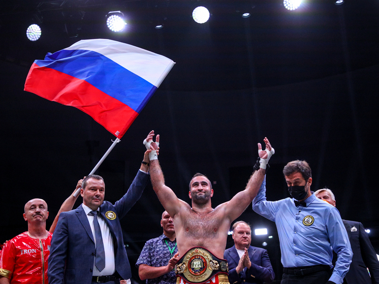 Россиянин Гассиев победил болгарина Пулева и стал чемпионом мира по боксу (WBA)