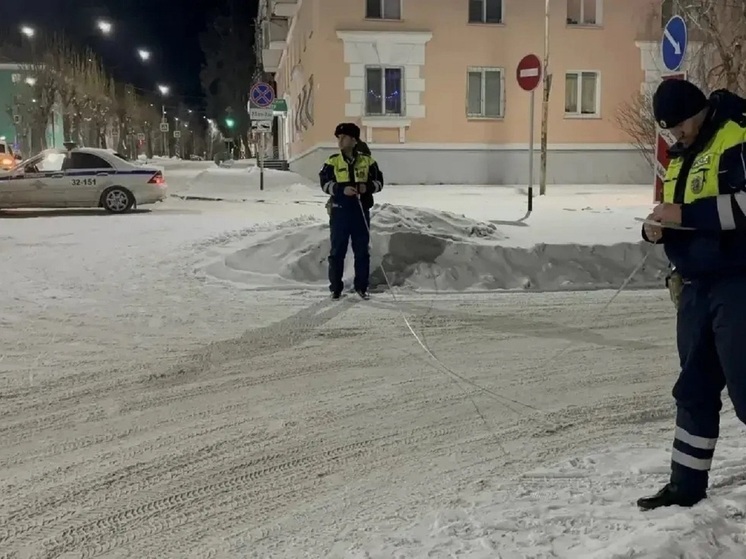 В Краснотурьинске из-за беспечности матери дети на снегокате попали под машину