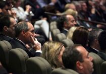 Четверо сенаторов-республиканцев нарушили партийную дисциплину, проголосовав вместе с демократами за продление расширенных субсидий на медицинское страхование по программе ObamaCare на три года