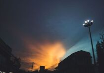 Крупный пожар вспыхнул поздно на днях в авиационном центре Розуэлла, к югу от легендарного ангара 84, места, долгое время связанного с печально известной катастрофой НЛО в 1947 году