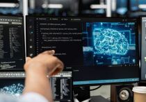 Новый научный обзор оспаривает укоренившийся стереотип о том, что люди с высоким интеллектом отличаются повышенной эмоциональной эмпатией