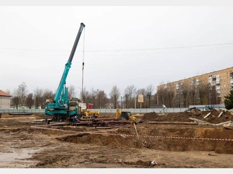 Глава Смоленска провел совещание на стройплощадке акватермального комплекса «Термолэнд – Дельфин»