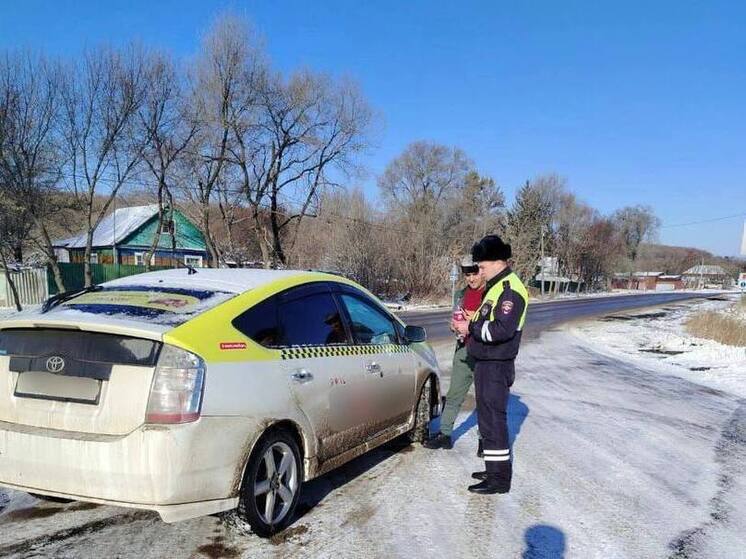 Работу таксистов Приморья контролируют Госавтоинспекторы: найдены нарушения