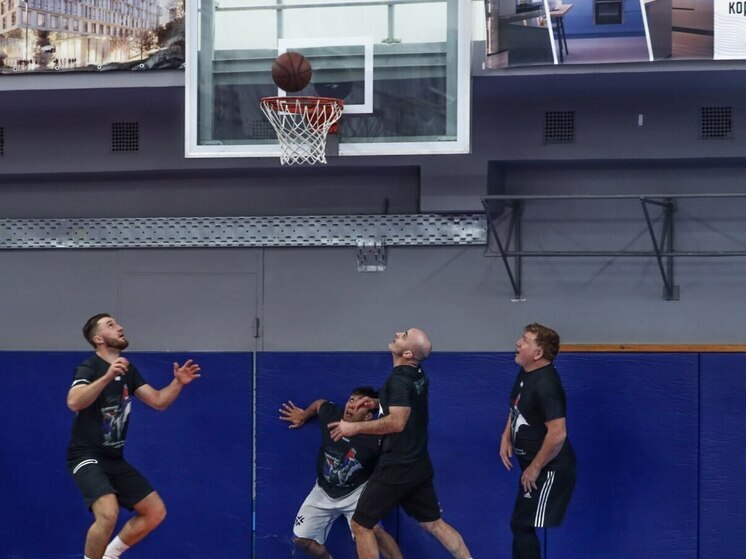 Звёзды мировой борьбы провели открытую тренировку на Сахалине