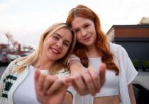 Новое исследование показывает, что крепкая женская дружба, как правило, выдерживает испытание временем, несмотря на свои взлеты и падения - в среднем тесная дружеская связь длится 37 лет