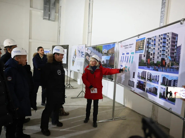 Глава Якутии проинспектировал строительство первого панельного дома в микрорайоне Звездный