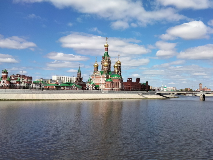 «Спасибо» или «Спаси Бог»? Как правильно благодарить батюшку в храме