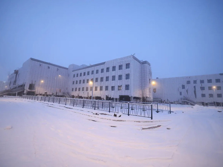 Айсен Николаев поручил завершить строительство крупнейшей школы в Якутске к 2026 году