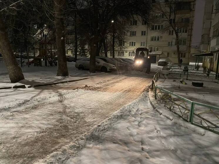 Из-за снегопада в Уфе круглосуточно чистят снег