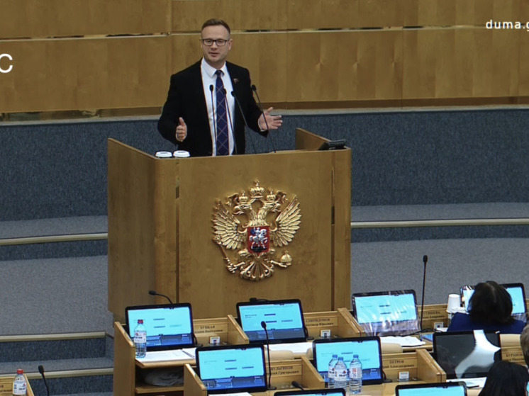  Тульский депутат Госдумы Исаков заценил «лапти» из ЦУМа за 114 тысяч рублей