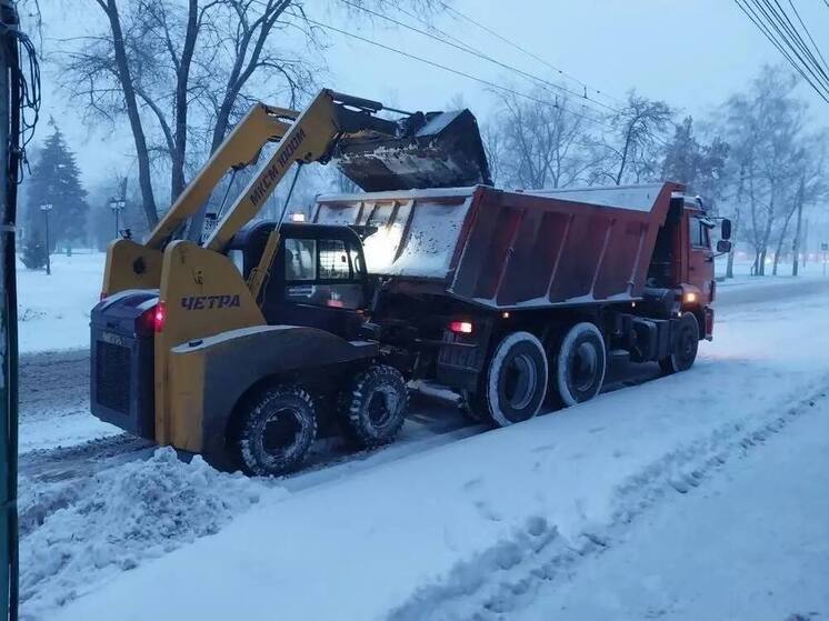 Коммунальные службы Пензы ведут круглосуточную уборку города от снега
