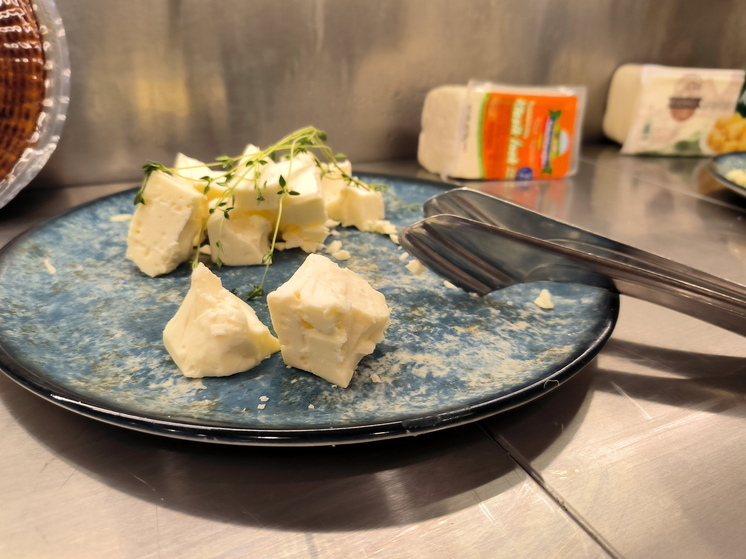 Винодел Стржалковский порекомендовал не сочетать сыры с премиальными винами