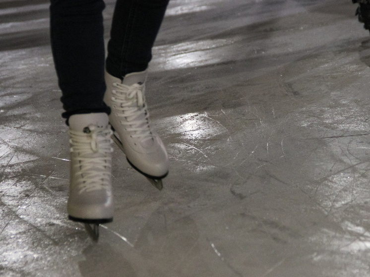 На Пешеходном Любинском зальют каток