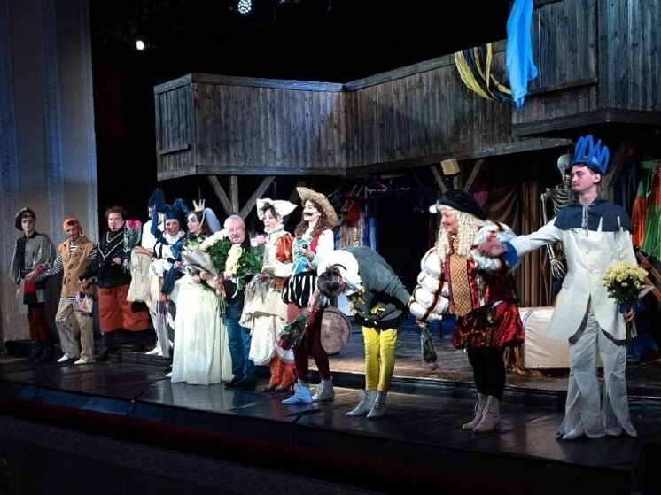 Эпоха завершилась премьерой: аншлаг на прощальном спектакле Цепенюка