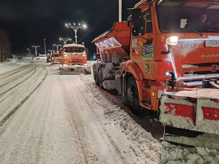 В Мурманске объявили усиленный режим уборки снега