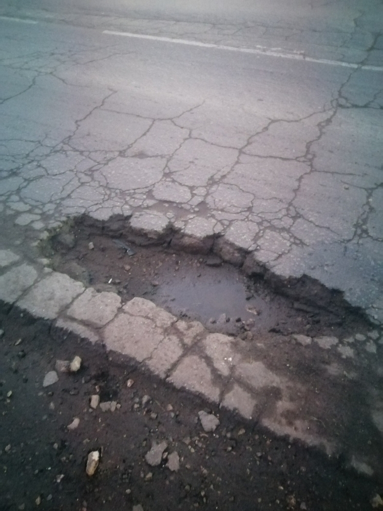 В Юрьев-Польском прокурорам пожаловались на дорожные ямы глубиной в 14 см