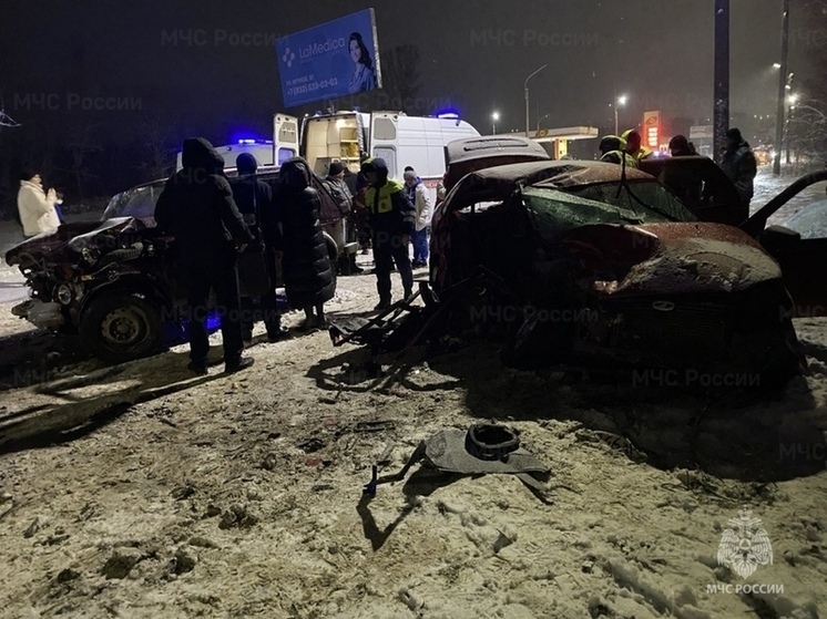 Лобовое столкновение унесло жизнь человека, пятеро в больнице