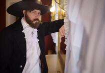 С бородой и усами Олег Гаас совсем не похож на своих персонажей из комедий, где зрители часто видят актера в последнее время