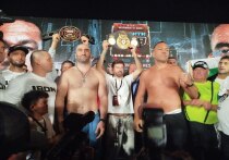 Праздник Бокса, который проходит в Дубае, взял паузу! Нет, перед главными битвами чемпионата мира, нужно сделать некоторый саспенс: и боксёрам дать отдохнуть и зрители должны ждать, копя эмоции на финальные бои. Но так просто любителям бокса отдыхать не дали, устроив в выходной очередной кард турнира IBA.PRO. Уже 13-й по счету. Главным боем стал поединок за титул постоянного чемпиона Всемирной боскёрской ассоциации (WBA), и его взял россиянин!