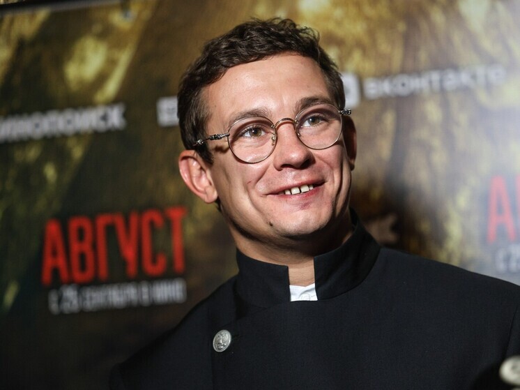 Среди зрителей, пришедших на турнир IBA.PRO 13 в Дубае посмотреть на поединки наших боксёров, присутствовал известный российский актёр Никита Кологривый, который в эксклюзивном интервью «МК-Спорт» поделился своими впечатлениями от турнира и рассказал, за кого болеет. 