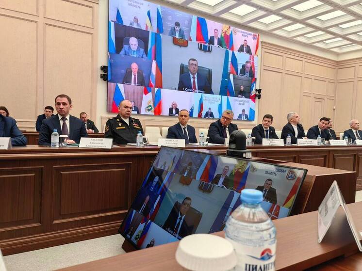 Губернатор Чибис обсудил развитие Морского совета Мурманской области в Москве