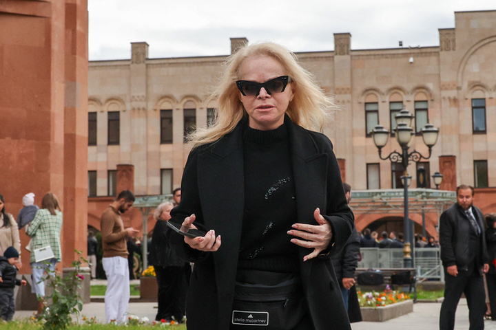 Стало известно, что Долина так и не вышла на связь с покупательницей квартиры